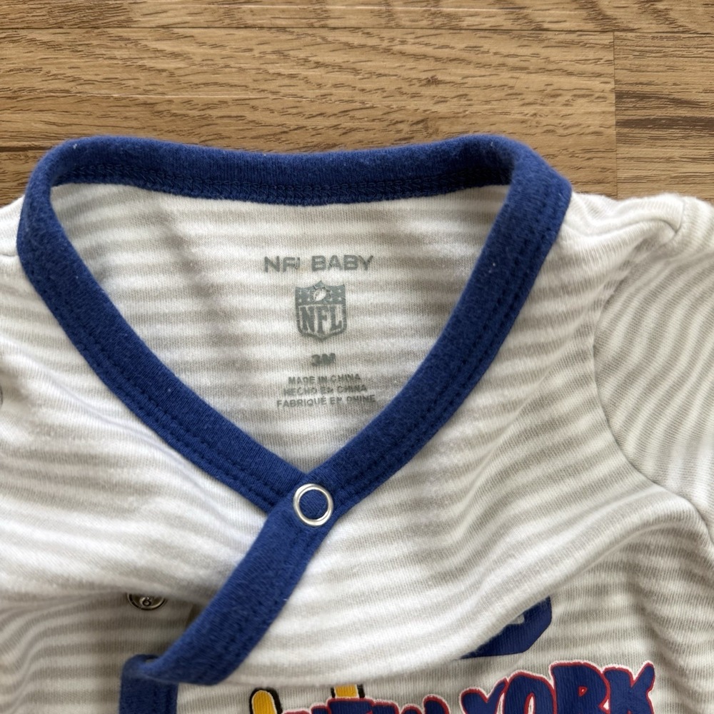 Lot Of 2 New York Giants Baby One Piece Bodysuit NFL Size 3 Months - Picture 3 of 6